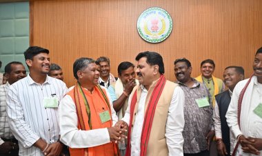 रायपुर : बस्तर संभाग के सरपंचों ने नए विधानसभा भवन में देखी लोकतांत्रिक प्रक्रिया