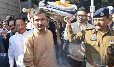 ज्ञानपीठ सम्मानित साहित्यकार विनोद कुमार शुक्ल को मुख्यमंत्री श्री विष्णु देव साय ने दी भावभीनी अंतिम श्रद्धांजलि