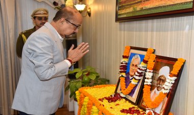 राज्यपाल ने पूर्व प्रधानमंत्री श्री वाजपेयी और पंडित मदनमोहन मालवीय के जन्मदिन के अवसर पर उन्हें नमन किया