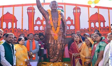 मंत्री श्रीमती राजवाड़े ने भारत रत्न अटल बिहारी वाजपेयी के छायाचित्र पर माल्यार्पण कर दी श्रद्धांजलि