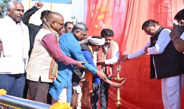 छत्तीसगढ़ के निर्माता पूर्व प्रधानमंत्री श्रद्धेय श्री अटल बिहारी वाजपेयी जी की विचारधारा पर आगे बढ़ रहा प्रदेश - उपमुख्यमंत्री श्री विजय शर्मा