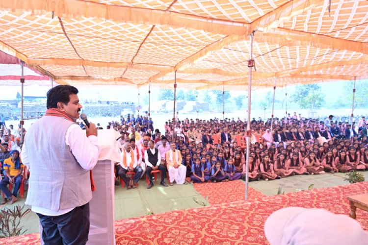 रायपुर : कबीरधाम में डिजिटल शिक्षा क्रांति का वनांचल तक विस्तार