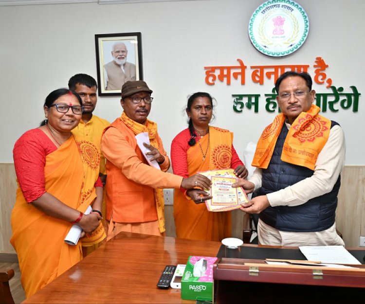 रायपुर : मुख्यमंत्री से अखिल विश्व गायत्री परिवार के सदस्यों ने सौजन्य मुलाकात की