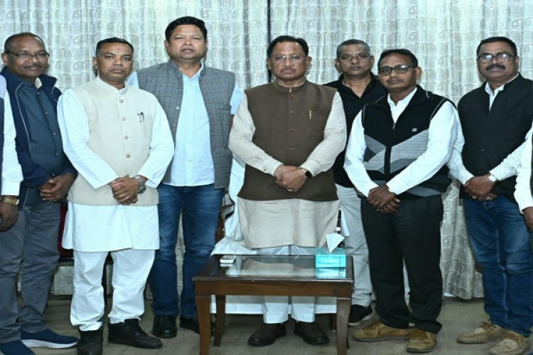 रायपुर : मुख्यमंत्री श्री विष्णुदेव साय से हल्बा-हल्बी समाज के प्रतिनिधिमण्डल ने की सौजन्य मुलाकात