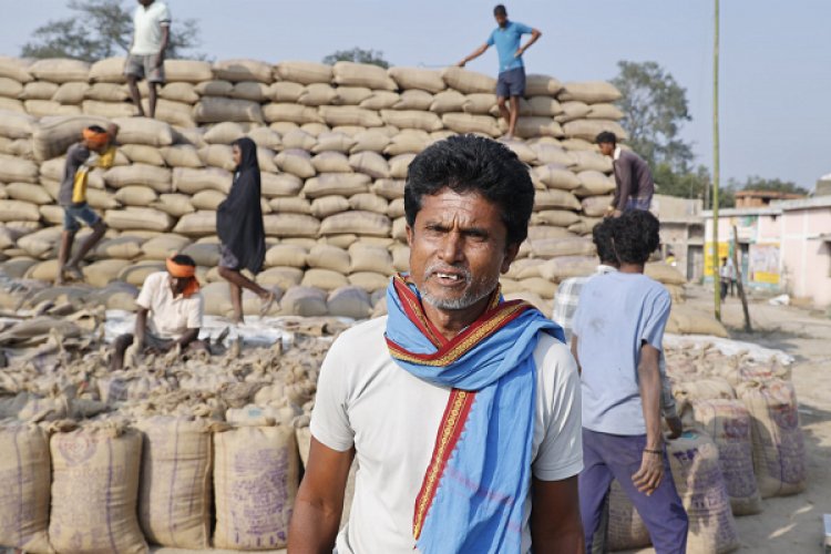 रायपुर : धान बेचने और रकबा समर्पण में रायगढ़ जिला अव्वल, किसानों ने धान खरीदी की पारदर्शिता पर जताया भरोसा