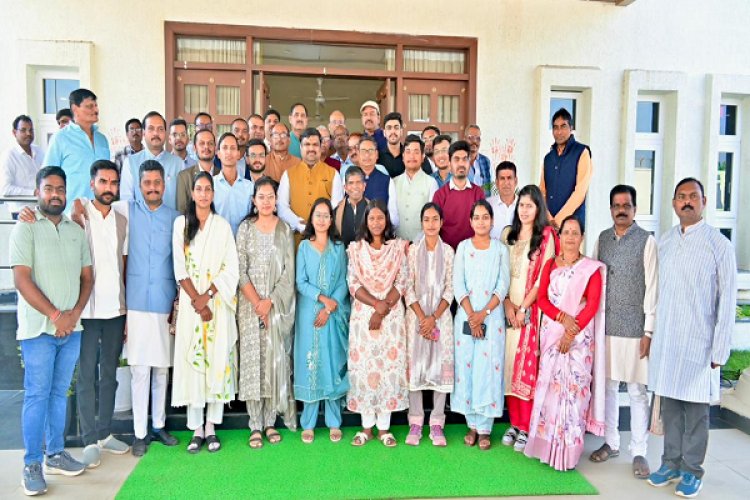 रायपुर : शिशु मंदिर के मेधावी युवाओं ने भरी प्रशासनिक सेवा की उड़ान, शिक्षा मंत्री श्री गजेंद्र यादव ने दिया आशीर्वाद