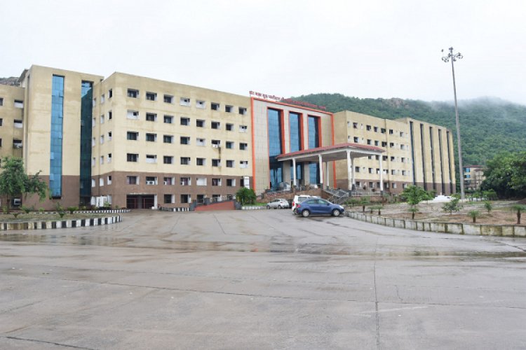 रायपुर : रायगढ़ मेडिकल कॉलेज में मरीजों के लिए न्यूरोसर्जन, यूरो सर्जन एवं नेफ्रोलॉजी डॉक्टर की सुविधा