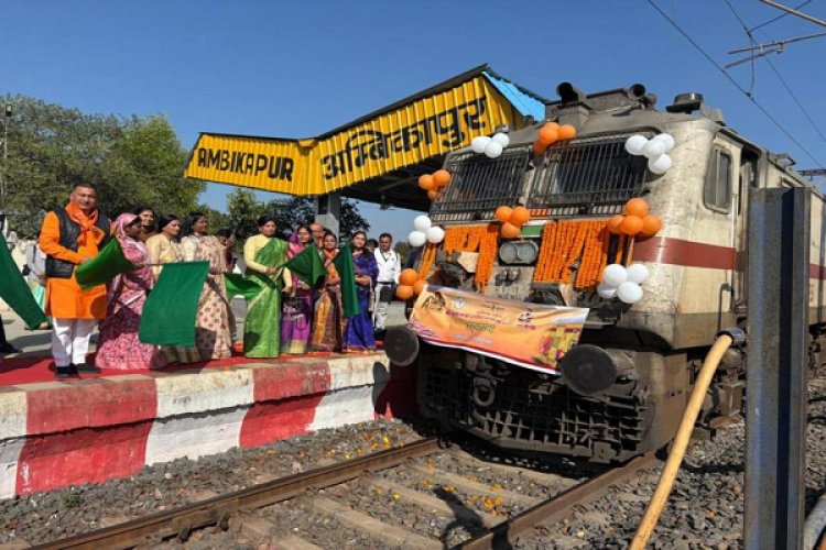 850 श्रद्धालुओं को लेकर काशी-अयोध्या धाम के लिए रवाना हुई भारत गौरव ट्रेन