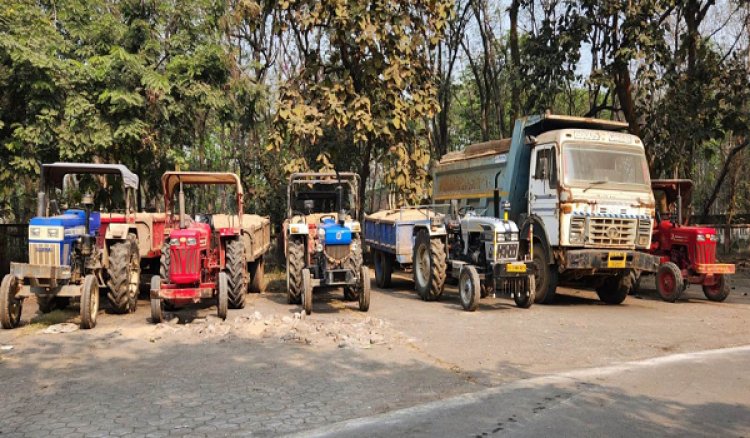 रायपुर : अवैध रेत परिवहन के मामले में 9 ट्रैक्टर जब्त