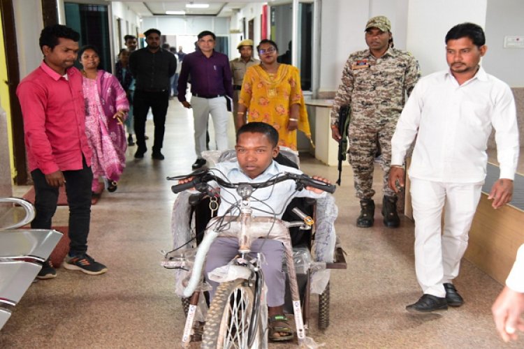 सुशासन की संवेदनशील पहल : दिव्यांग मुकेश यादव को मिला मोटराइज्ड ट्राइसिकल