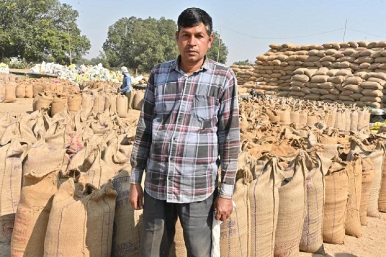 समर्थन मूल्य बनी समृद्धि की राह: धान खरीदी व्यवस्था और फसल चक्र परिवर्तन से किसान बलवंत मेश्राम की बढ़ी आमदनी