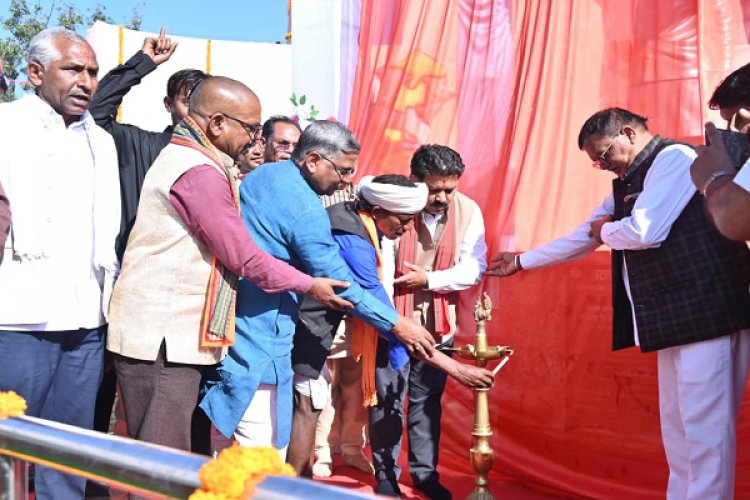 छत्तीसगढ़ के निर्माता पूर्व प्रधानमंत्री श्रद्धेय श्री अटल बिहारी वाजपेयी जी की विचारधारा पर आगे बढ़ रहा प्रदेश - उपमुख्यमंत्री श्री विजय शर्मा