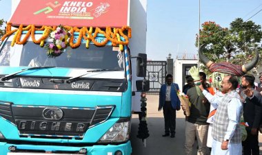 उप मुख्यमंत्री श्री अरुण साव ने खेलो इंडिया नेशनल ट्राइबल गेम्स के लिए मशाल गौरव यात्रा को दिखाई हरी झंडी