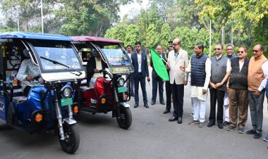 राज्यपाल श्री डेका ने सरस्वती शिक्षा संस्थान को प्रदान किए चार ई- रिक्शे