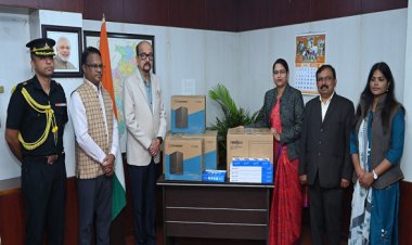 राज्यपाल श्री डेका ने कस्तूरबा गांधी बालिका आवासीय विद्यालय को प्रदान किए पांच कम्प्यूटर