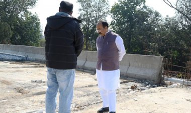 उप मुख्यमंत्री श्री अरुण साव ने पुल निर्माण कार्य का किया औचक निरीक्षण