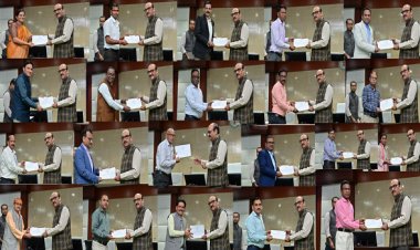 ई-ऑफिस में उत्कृष्ट कार्य करने वाले अधिकारी-कर्मचारियों को मुख्य सचिव ने किया सम्मानित