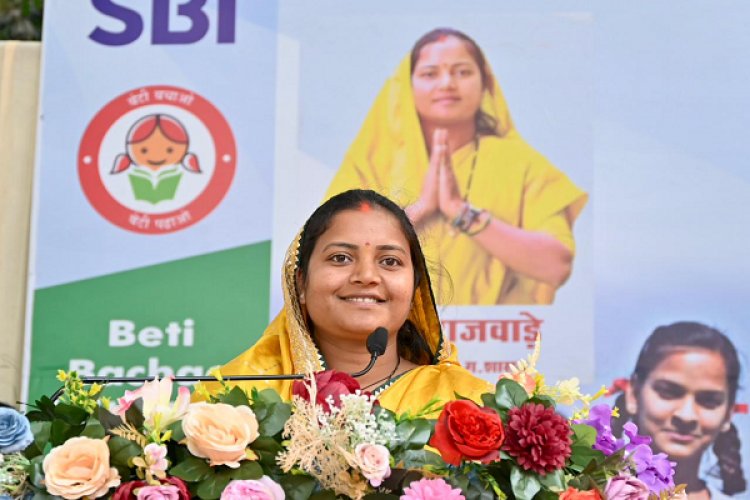 मंत्री श्रीमती लक्ष्मी राजवाड़े ने बालिकाओं को साइकिल वितरण कर बढ़ाया उत्साह