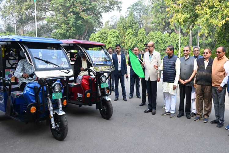 राज्यपाल श्री डेका ने सरस्वती शिक्षा संस्थान को प्रदान किए चार ई- रिक्शे