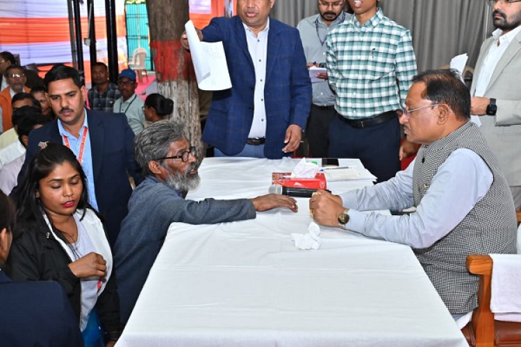 60 वर्षीय अविवाहित श्रमिक श्री हनुमंत राव का नहीं बना था राशन कार्ड : मुख्यमंत्री ने जनदर्शन में तत्काल राशन कार्ड बनाने के दिए निर्देश, मिलेगा शासकीय योजनाओं का लाभ