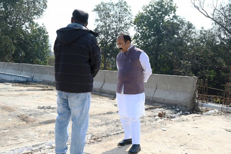 उप मुख्यमंत्री श्री अरुण साव ने पुल निर्माण कार्य का किया औचक निरीक्षण