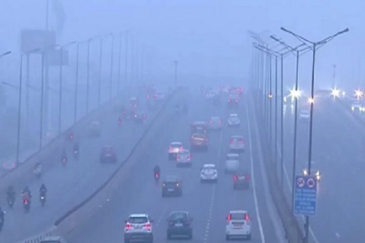 दिल्ली में 5 डिग्री तक लुढ़का पारा, तो UP में छाया बहुत घना कोहरा