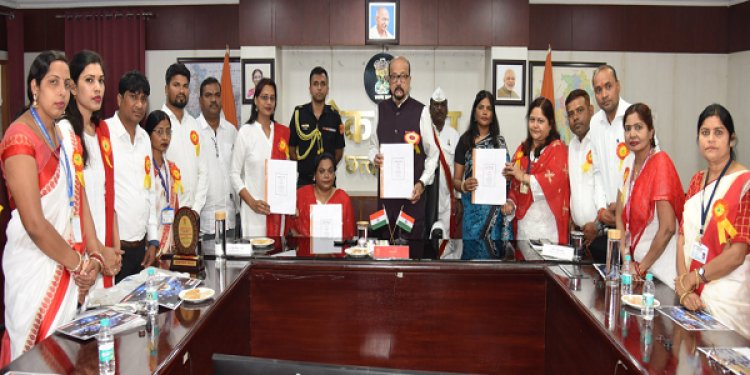 राज्यपाल श्री डेका ने ब्रेल पुस्तक और ऑडियो बुक्स का किया विमोचन