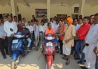 उपमुख्यमंत्री श्री विजय शर्मा की तत्परता से दो दिव्यांगों को मिली स्कूटी