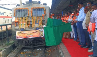 850 श्रद्धालुओं का जत्था अयोध्या धाम एवं काशी विश्वनाथ के दर्शन के लिए भारत गौरव स्पेशल ट्रेन से अयोध्या रवाना