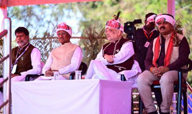 स्कूली बच्चों की प्रस्तुति से प्रभावित हुए केंद्रीय गृह मंत्री श्री शाह , ताली बजाकर बढ़ाया उत्साह