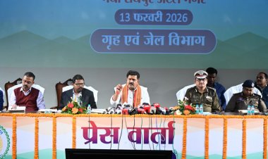 गृह, जेल मंत्री श्री विजय शर्मा की आज छत्तीसगढ संवाद नवा रायपुर के ऑडिटोरियम में पत्रकारों से चर्चा करते हुए