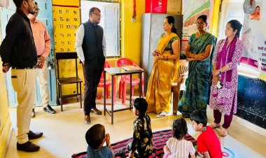 सुकमा कलेक्टर ने दोरनापाल में योजनाओं की स्थिति देखी