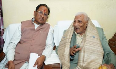 मुख्यमंत्री श्री विष्णुदेव साय ने लोकतंत्र सेनानी से की मुलाकात