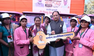 उज्ज्वला गैस, पिंक ई-रिक्शा और गार्बेज रिक्शा वितरण से आत्मनिर्भरता को मिला नया संबल