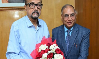 राज्यपाल श्री रमेन डेका से राज्य उपभोक्ता विवाद प्रतितोष आयोग के अध्यक्ष श्री चौरड़िया ने की सौजन्य भेंट