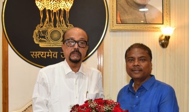 राज्यपाल श्री रमेन डेका से वन मंत्री श्री कश्यप ने भेंट की