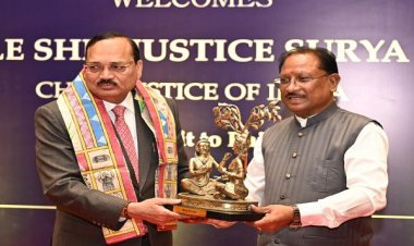 रायपुर पहुंचे CJI सूर्यकांत, सीएम साय ने किया स्वागत