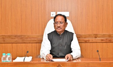 मुख्यमंत्री श्री विष्णु देव साय की अध्यक्षता में आज यहाँ विधानसभा परिसर स्थित सभाकक्ष में मंत्री परिषद की बैठक शुरू