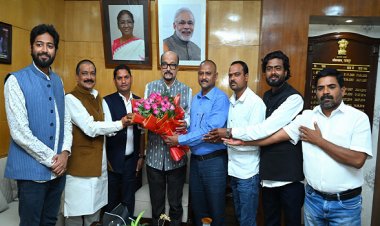 राज्यपाल श्री डेका से अखिल भारतीय कुर्मी क्षत्रिय महासभा के प्रदेश अध्यक्ष ने भेंट की