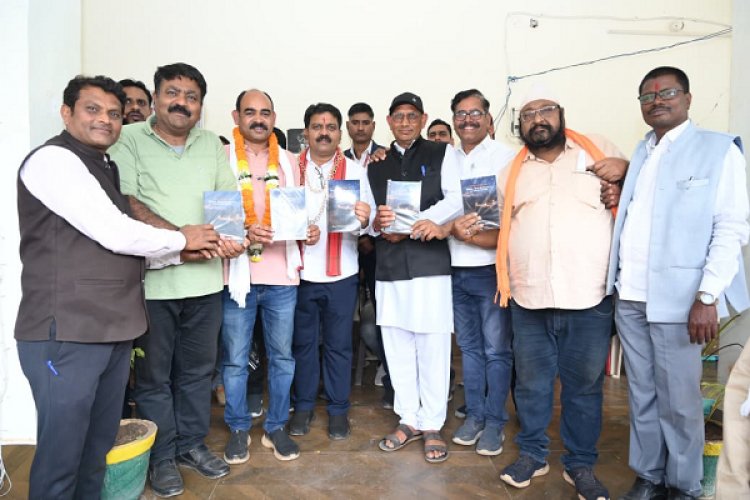 उप मुख्यमंत्री श्री विजय शर्मा ने द स्टोरी ऑफ किंग भोरमदेव 'राजा भोरमदेव की कहानी' पुस्तक का किया विमोचन