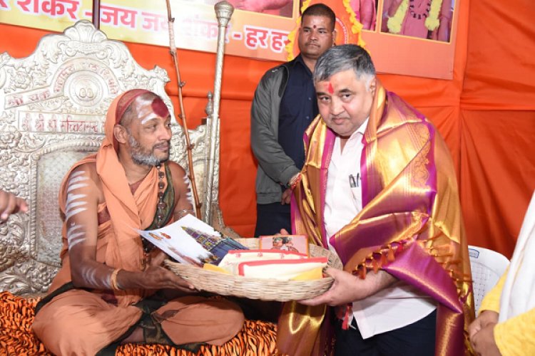 राजिम कुंभ कल्प 2026: पर्यटन एवं संस्कृति मंत्री श्री राजेश अग्रवाल ने त्रिवेणी संगम पर संतों से की भेंट, बिहान दीदियों द्वारा बनाए गए छत्तीसगढ़ी व्यंजनों का चखा स्वाद