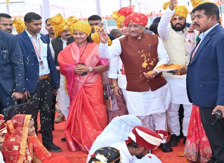 बौद्ध परंपराओं के साथ छह नवदंपत्तियों ने लिया जीवनभर साथ निभाने का संकल्प