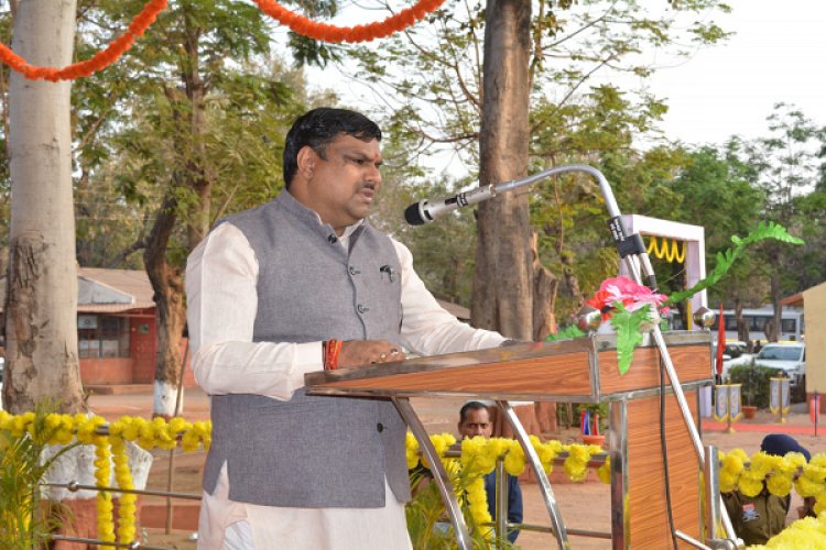 नेताजी सुभाष चंद्र बोस राज्य पुलिस अकादमी में 870 प्रशिक्षु उपनिरीक्षकों हेतु संवादात्मक प्रशिक्षण कार्यक्रम : शिक्षा मंत्री श्री गजेंद्र यादव ने किया मार्गदर्शन