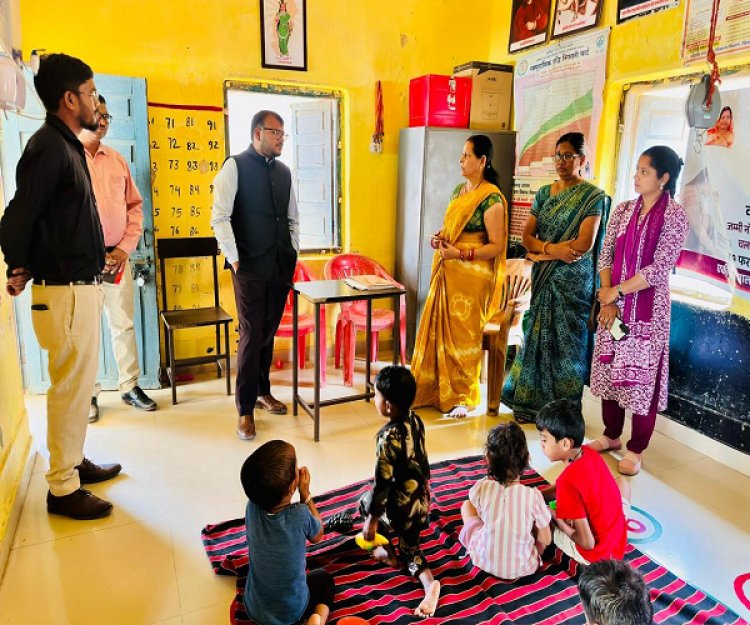 सुकमा कलेक्टर ने दोरनापाल में योजनाओं की स्थिति देखी