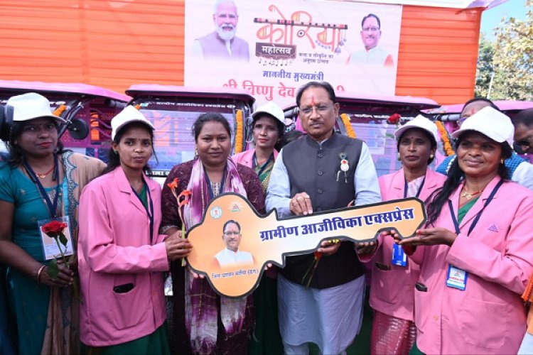 उज्ज्वला गैस, पिंक ई-रिक्शा और गार्बेज रिक्शा वितरण से आत्मनिर्भरता को मिला नया संबल