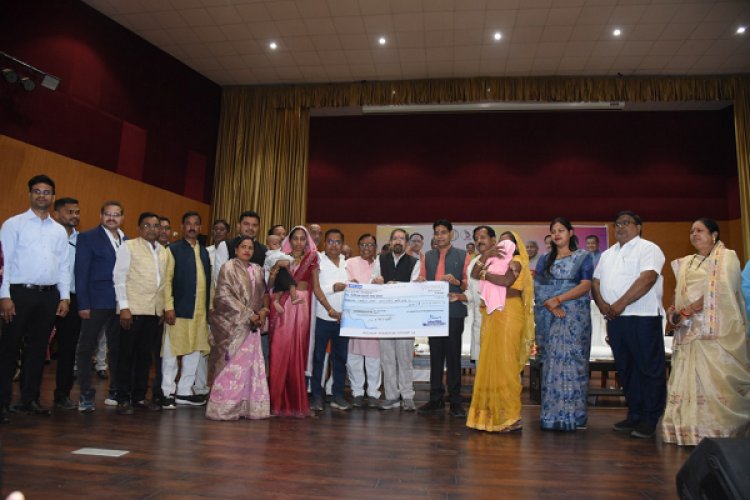 श्रम विभाग की कल्याणकारी योजनाओं का अधिक से अधिक लाभ लेने श्रमिक भाई -बहन बनें जागरूक- राजस्व मंत्री श्री वर्मा