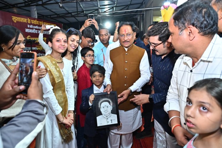 मुख्यमंत्री श्री विष्णुदेव साय को मिलीं जन-जन की शुभकामनाएं, जन्मदिन पर मुख्यमंत्री निवास बना उल्लास का केंद्र