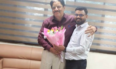 राज्य नीति आयोग के उपाध्यक्ष गणेश शंकर मिश्रा से मुख्यमंत्री के सलाहकार डॉ. धीरेंद्र तिवारी की सौजन्य भेंट