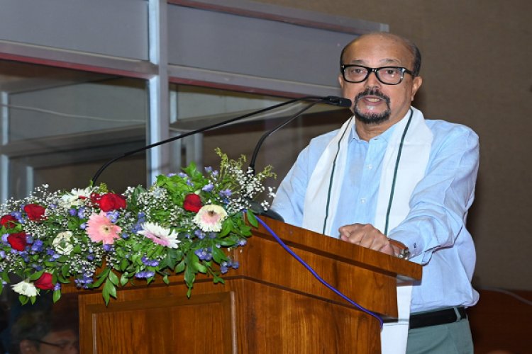 अपनी भावनाओं, दुख और खुशी को व्यक्त करने का सबसे सरल और सशक्त माध्यम हमारी मातृभाषा होती है-श्री डेका