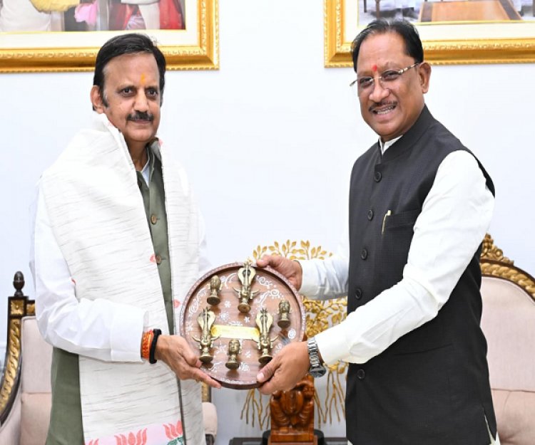 मुख्यमंत्री से मध्यप्रदेश के उपमुख्यमंत्री श्री राजेंद्र शुक्ला ने की सौजन्य मुलाकात